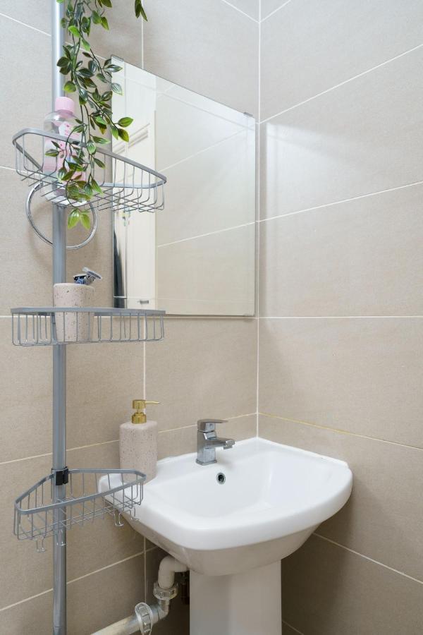 Gorgeous Apartment Wood Green Palmers Green Ngoại thất bức ảnh